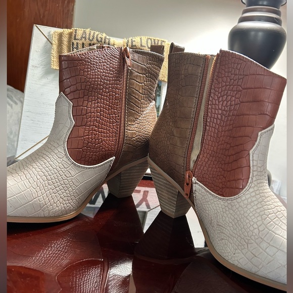 NWOB Cato Comfort Boots - Picture 7 of 7